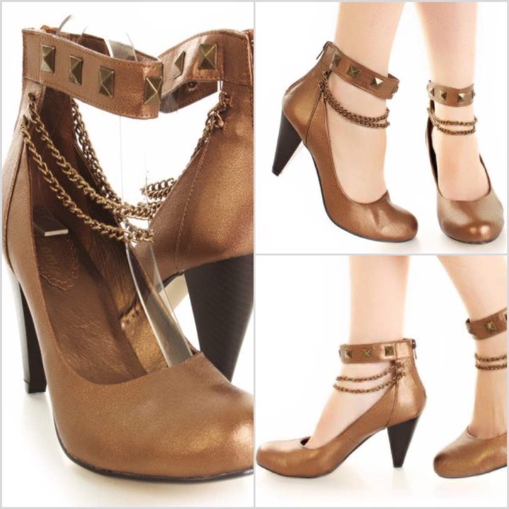 Cute Bronze Shoes Size 7.5